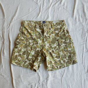 GAP duck camo cargo shorts